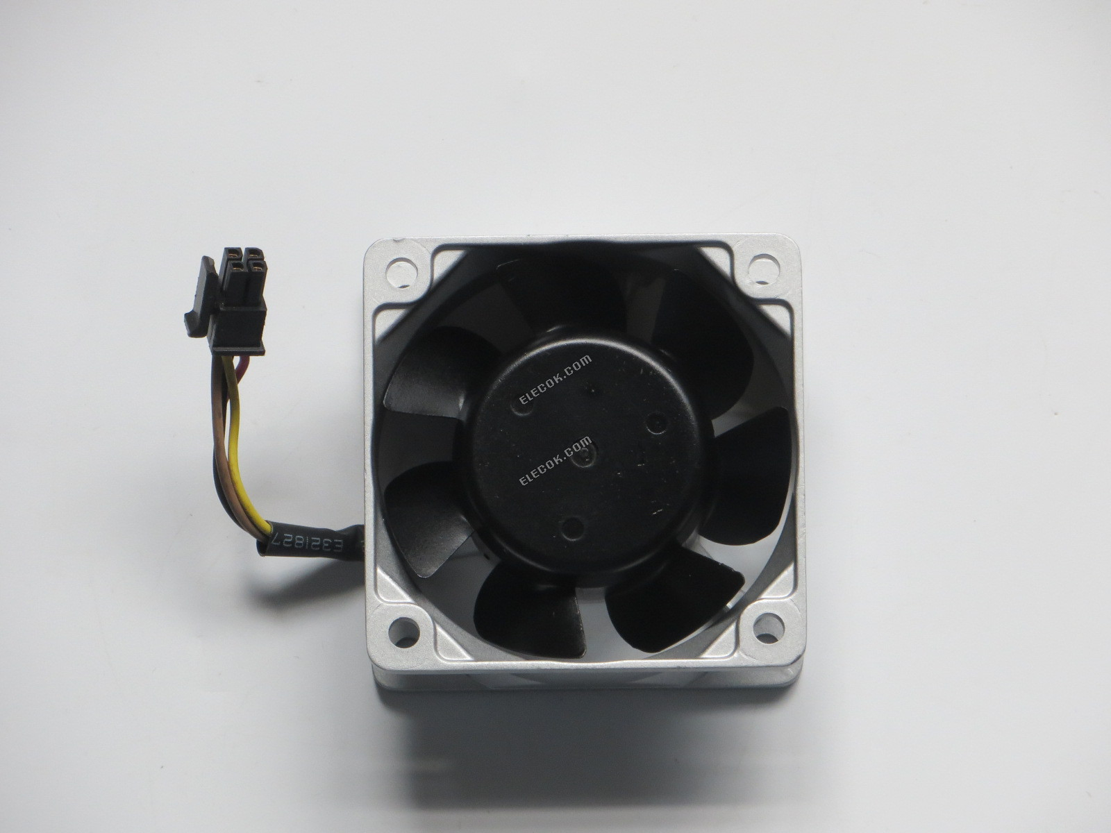 Sanyo Denki 109L0628KJ4H05 Server - Firkantet Ventilator sq60x60x25mm, w50x4x4, 28V 0,23A 4 ledninger 