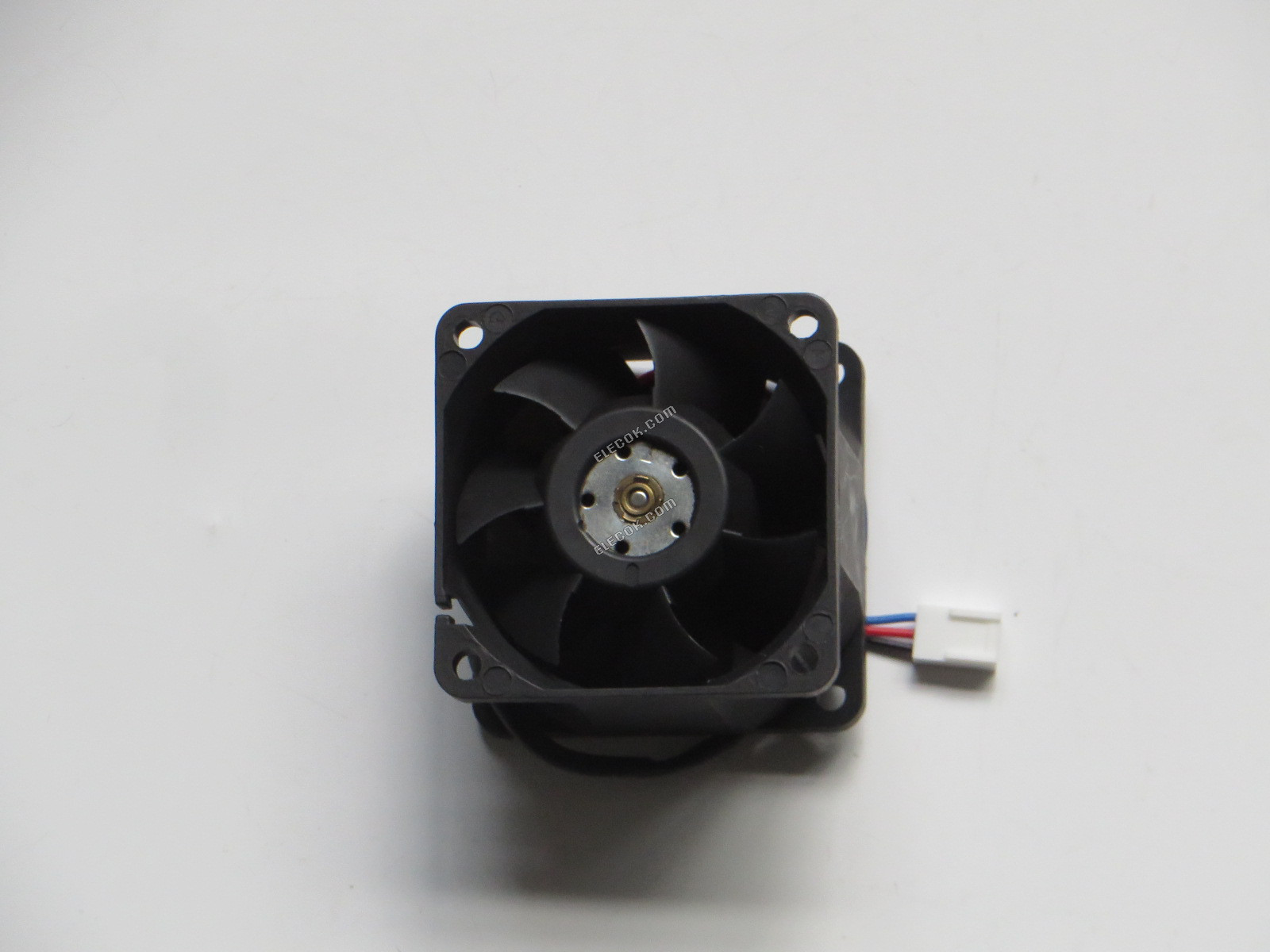 DELTA FFB0624EHE-R00 24V 0,57A 3 cables Ventilador De Refrigeración 