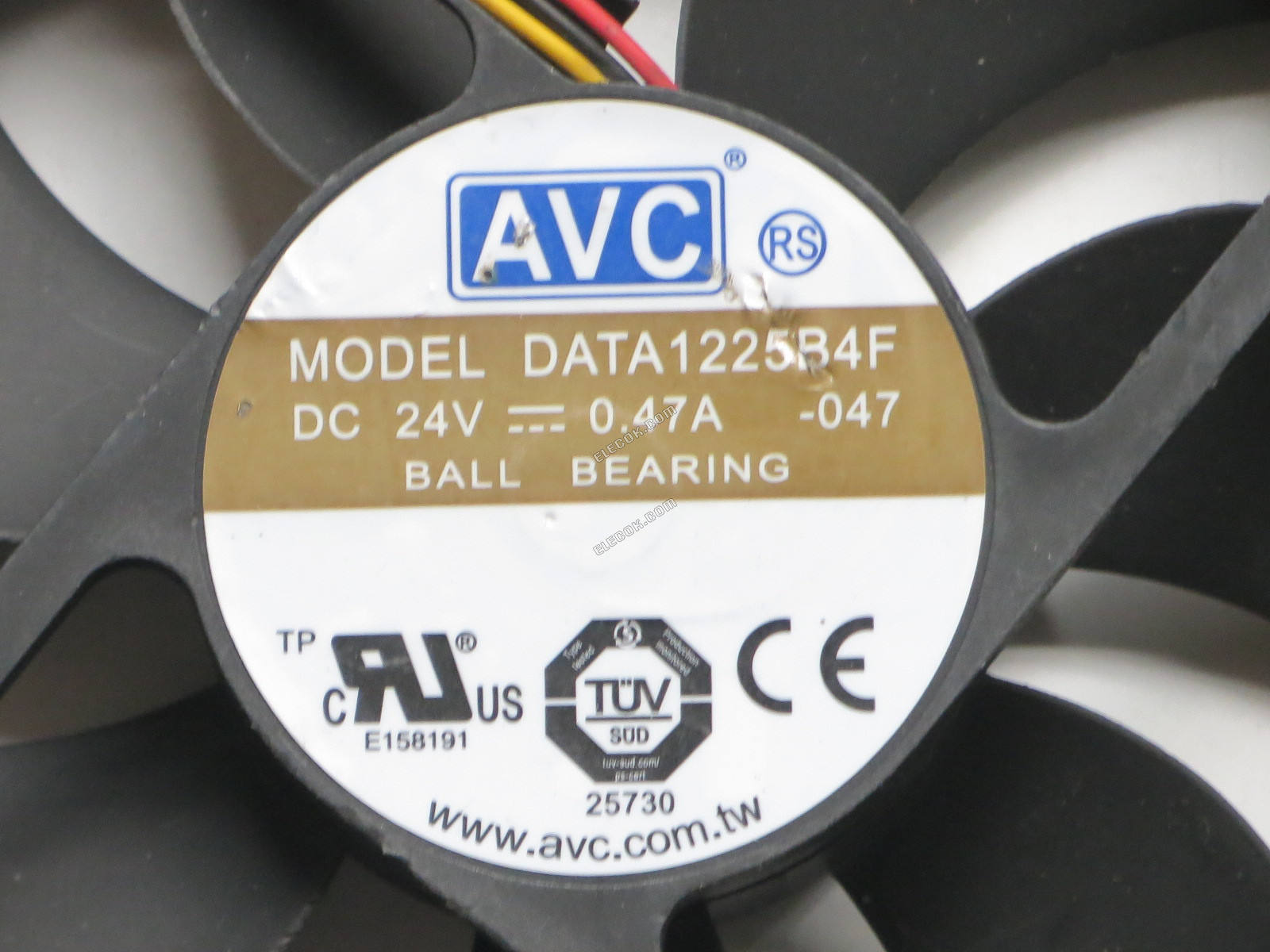 AVC DATA1225B4F-047 24V 0,47A 3 fils Ventilateur De Refroidissement 