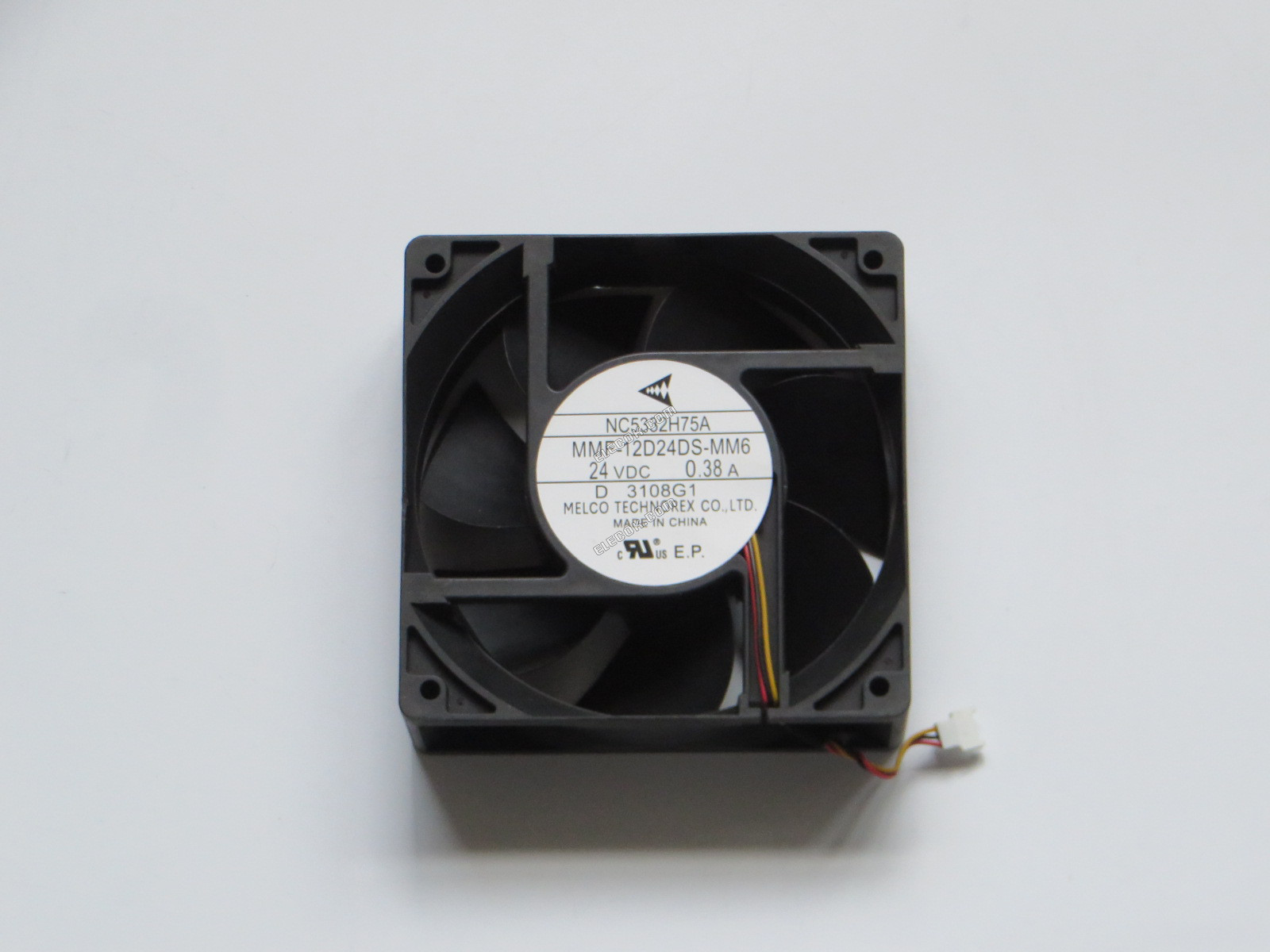 MitsubisHi MMF-12D24DS-MM6 NC5332H75A 24V 0,38A 3 draden Koelventilator met 7 blades, gerenoveerd 