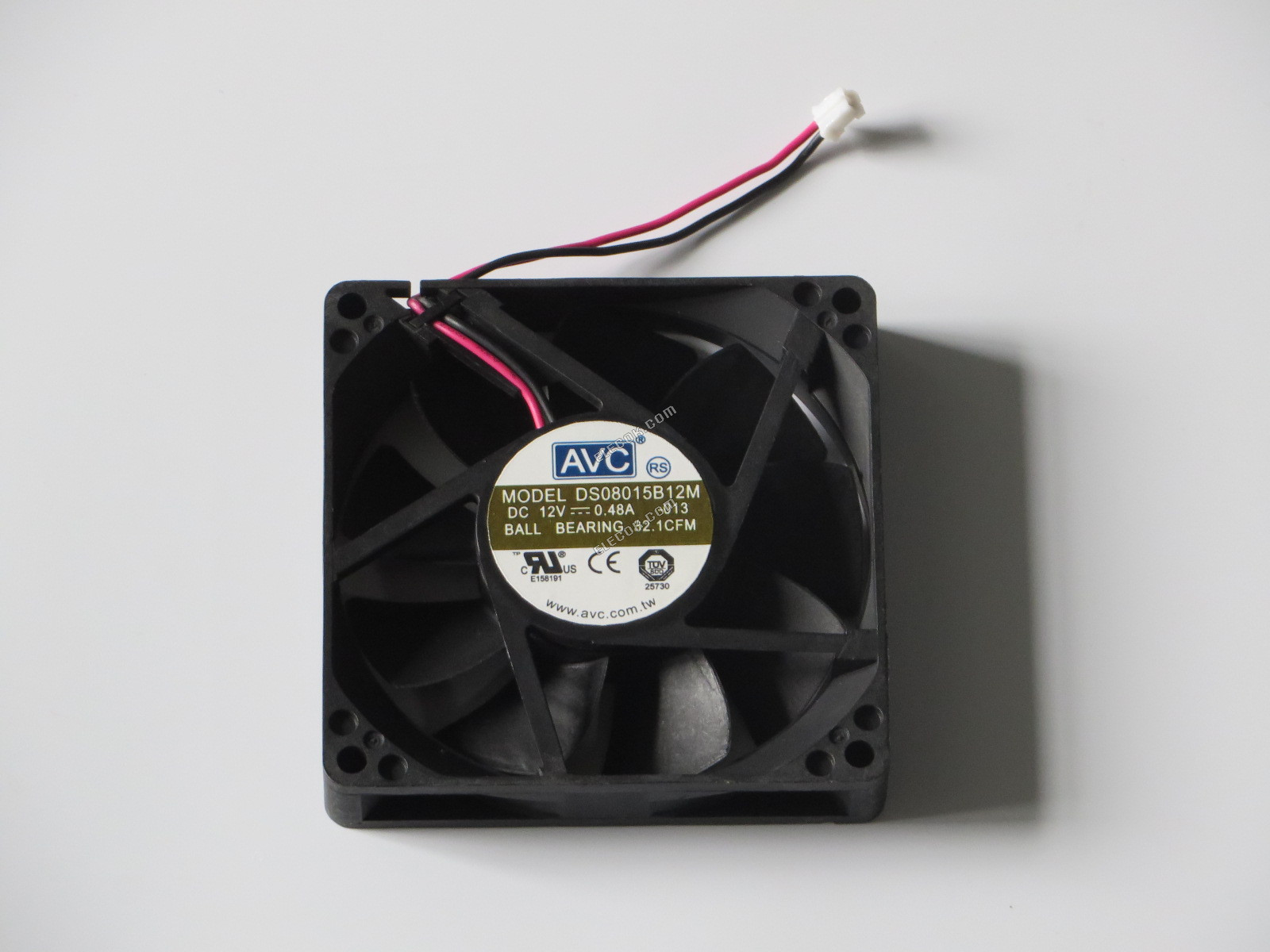 AVC DS08015B12M-013 12V 0,48A 2 fils ventilateur de refroidissement 