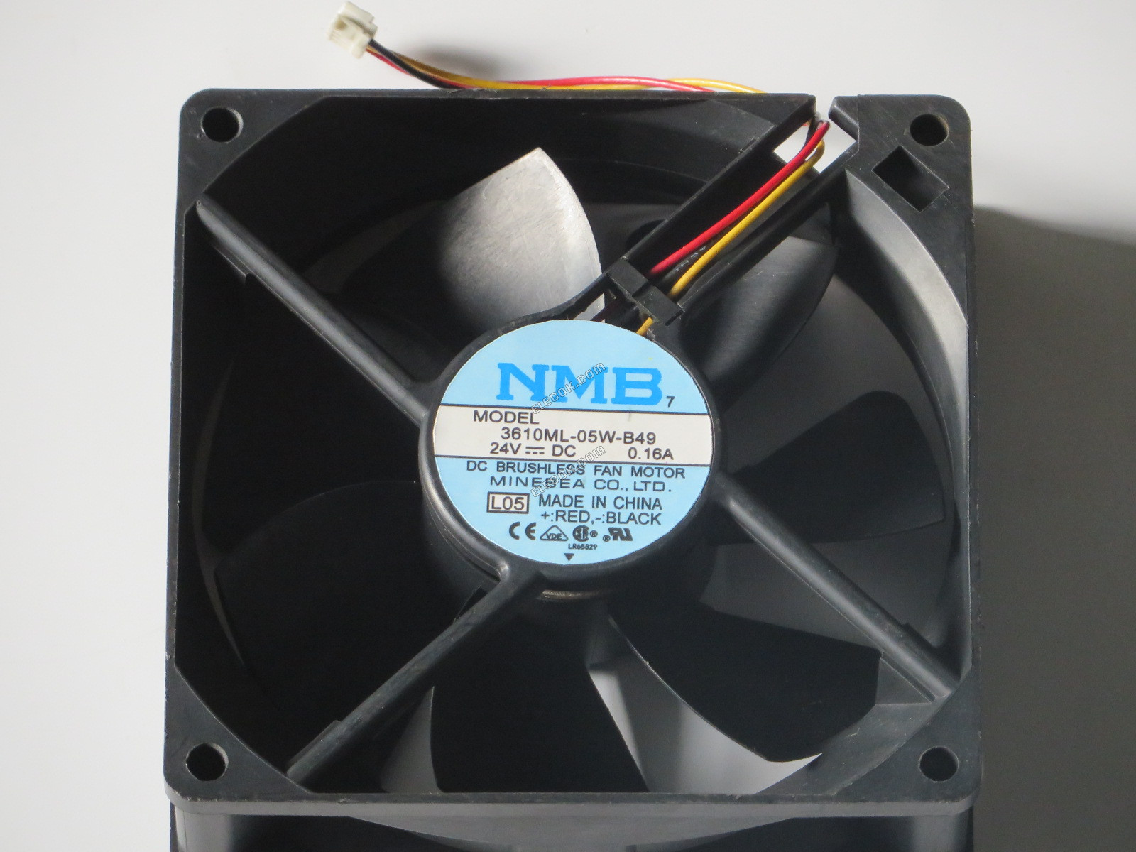 NMB 3610ML-05W-B49-L05 9225 24V 0.16A 3선 냉각 팬, 리퍼브 와 흰색 커넥터 