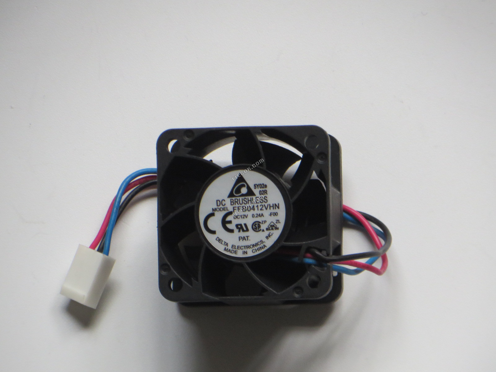 DELTA FFB0412VHN-F00 12V 0.24A 3wires Cooling Fan 