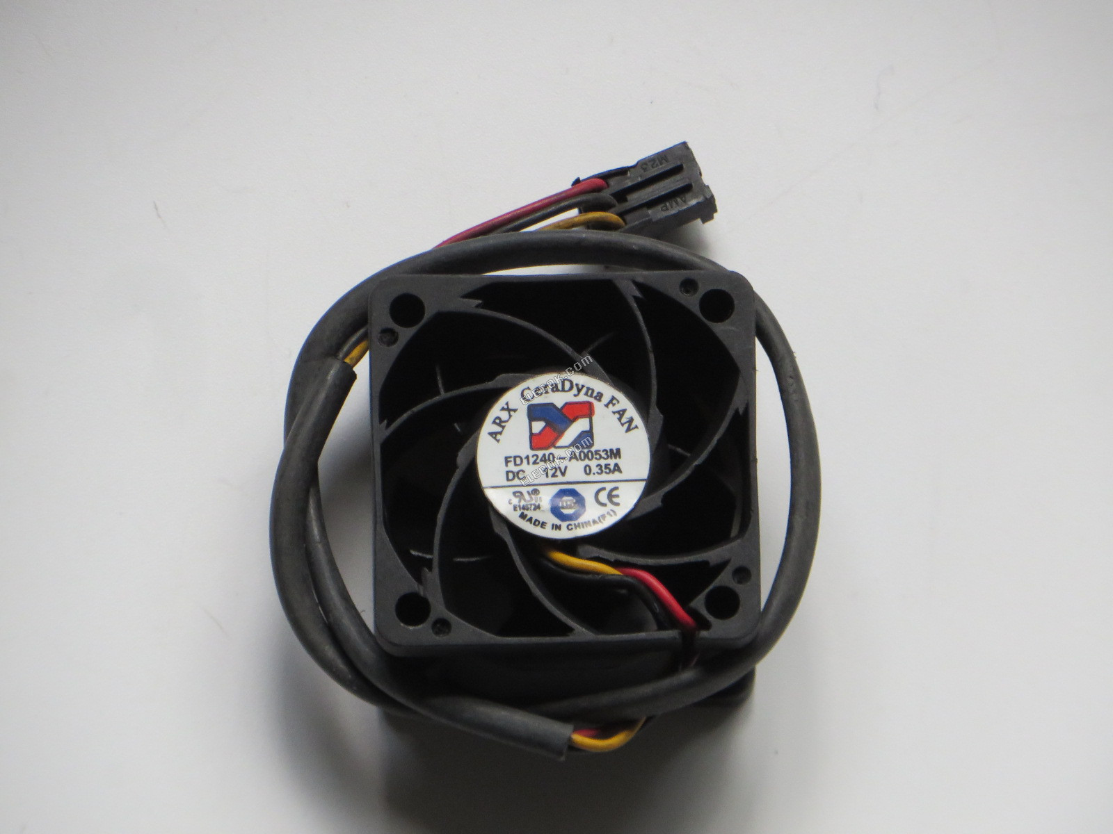 Y.S.TECH FD1240-A0053M 12V 0.35A 3wires cooling fan 