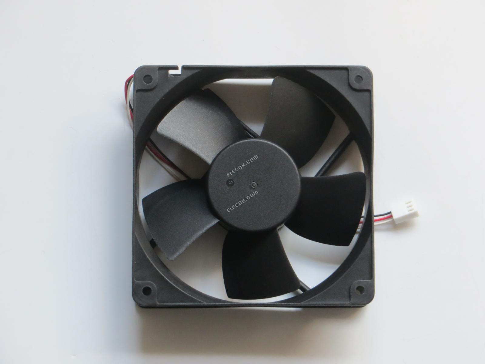 ADDA AD1212UB-Y53 12v 0,58A 3 fils Ventilateur 