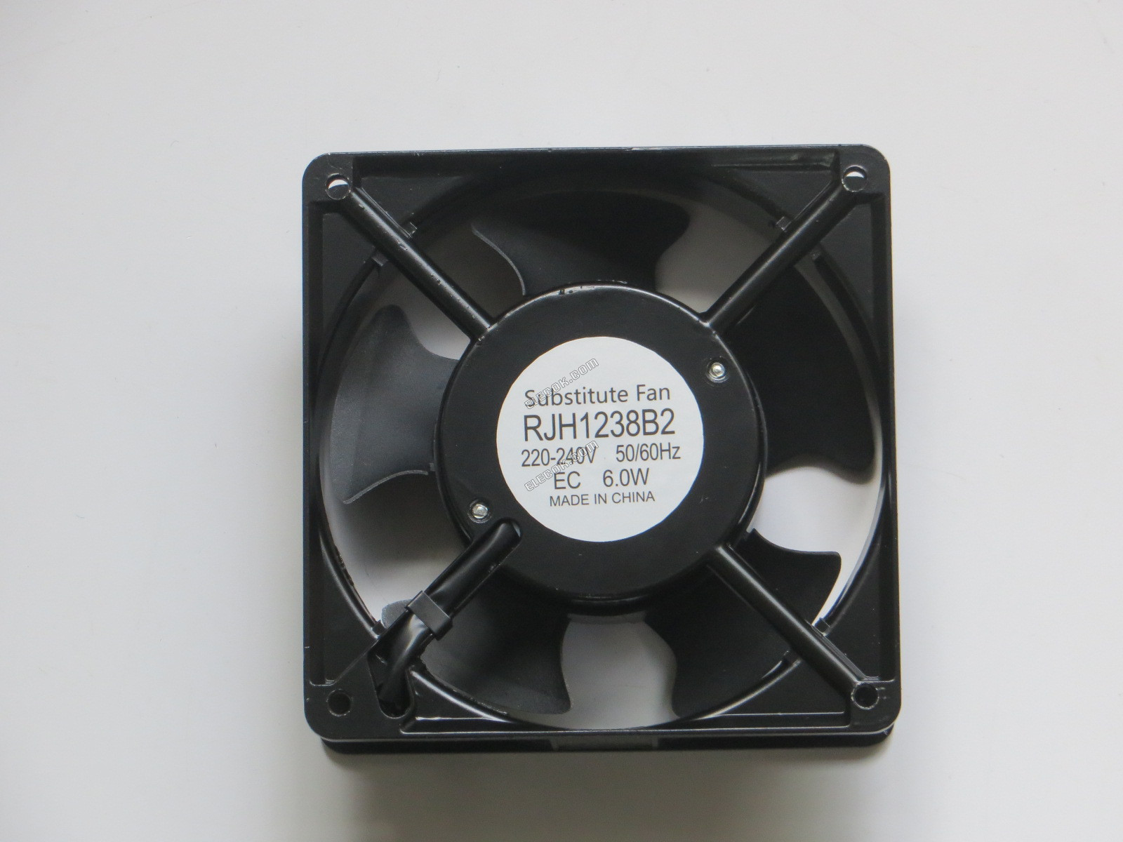 XFAN RJH1238B2 12038 220-240VAC 6W 0.05A プラグ接続付き, 代替品