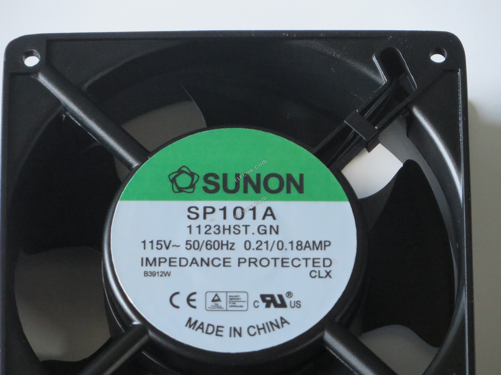 SUNON SP101A 1123HST.GN 115V 0,21/0,18A Køleventilator med stik tilslutning 