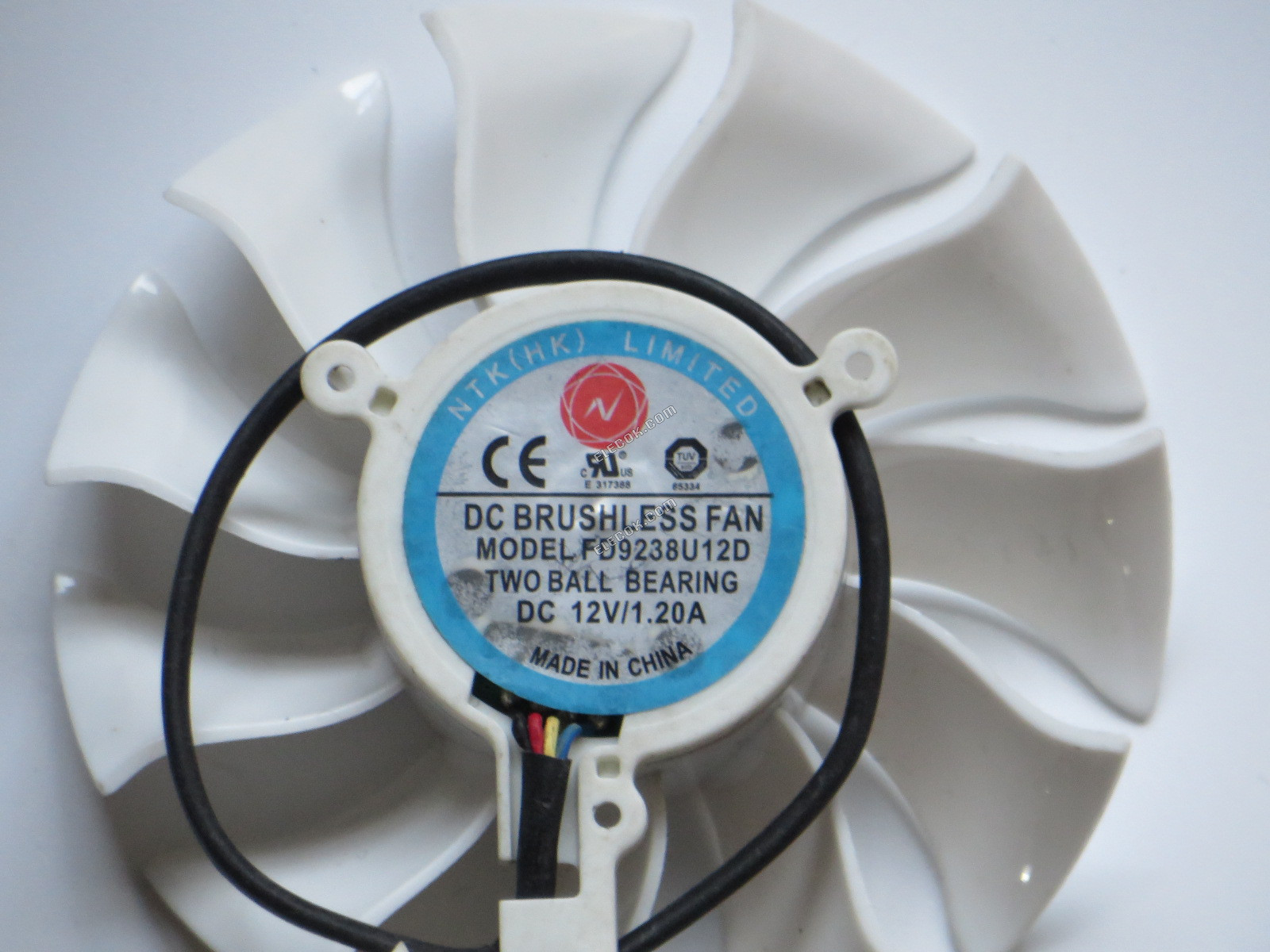 FIRSTD FD9238U12D 12V 1.20A 4wires Cooling Fan, 85mm diameter x 39mm hole Distance, white 