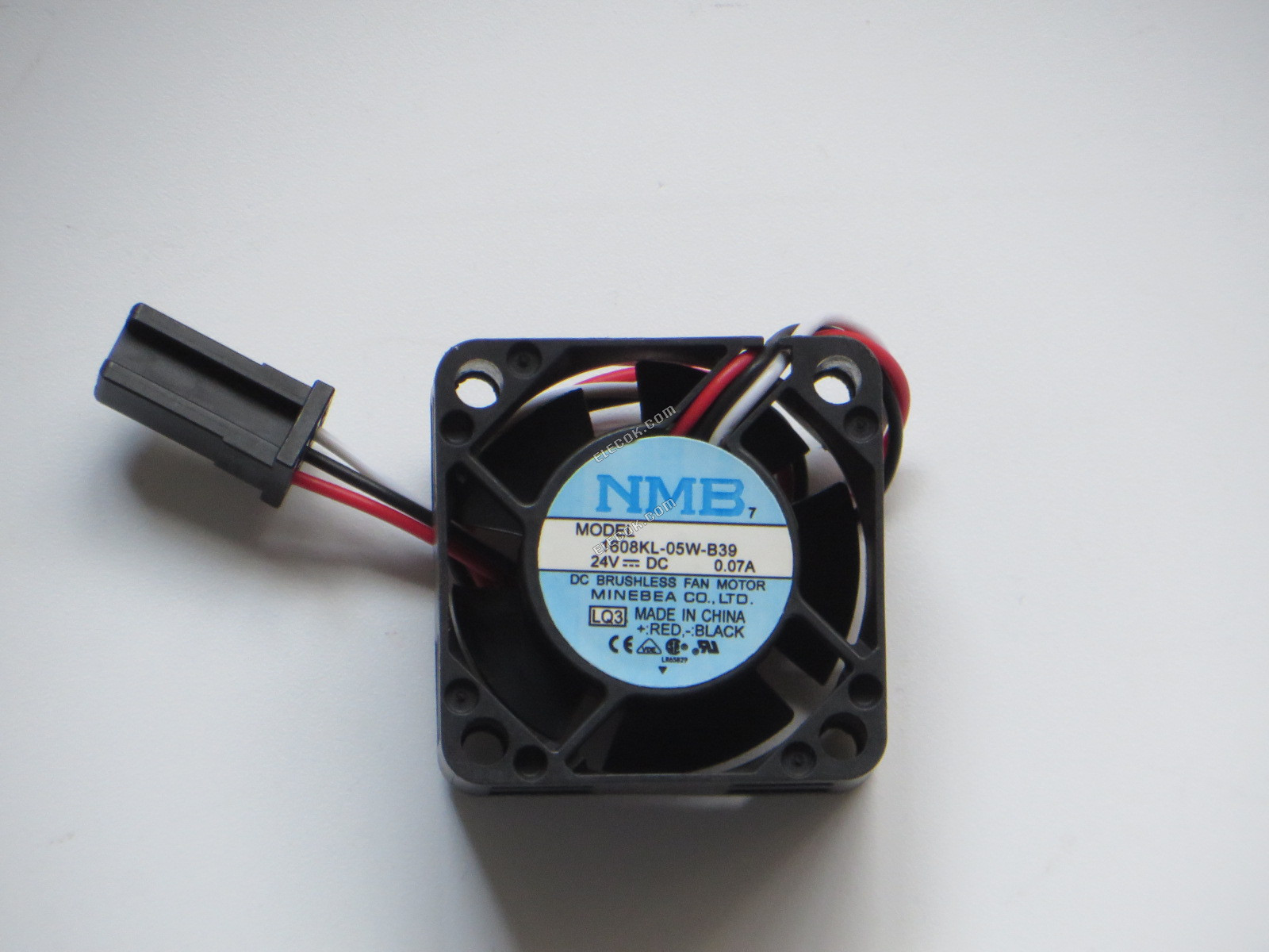 NMB 1608KL-05W-B39-LQ3 24V 0.07A 3wires cooling fan 
