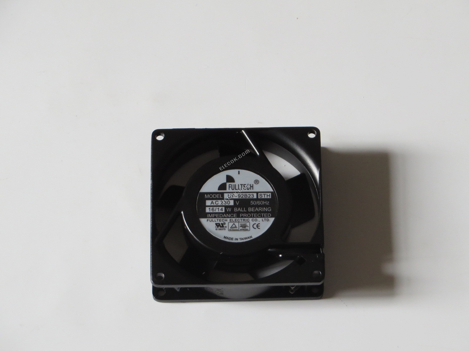 FULLTECH UF-92B23 STH 230V 16/14W Cooling Fan with socket connection 