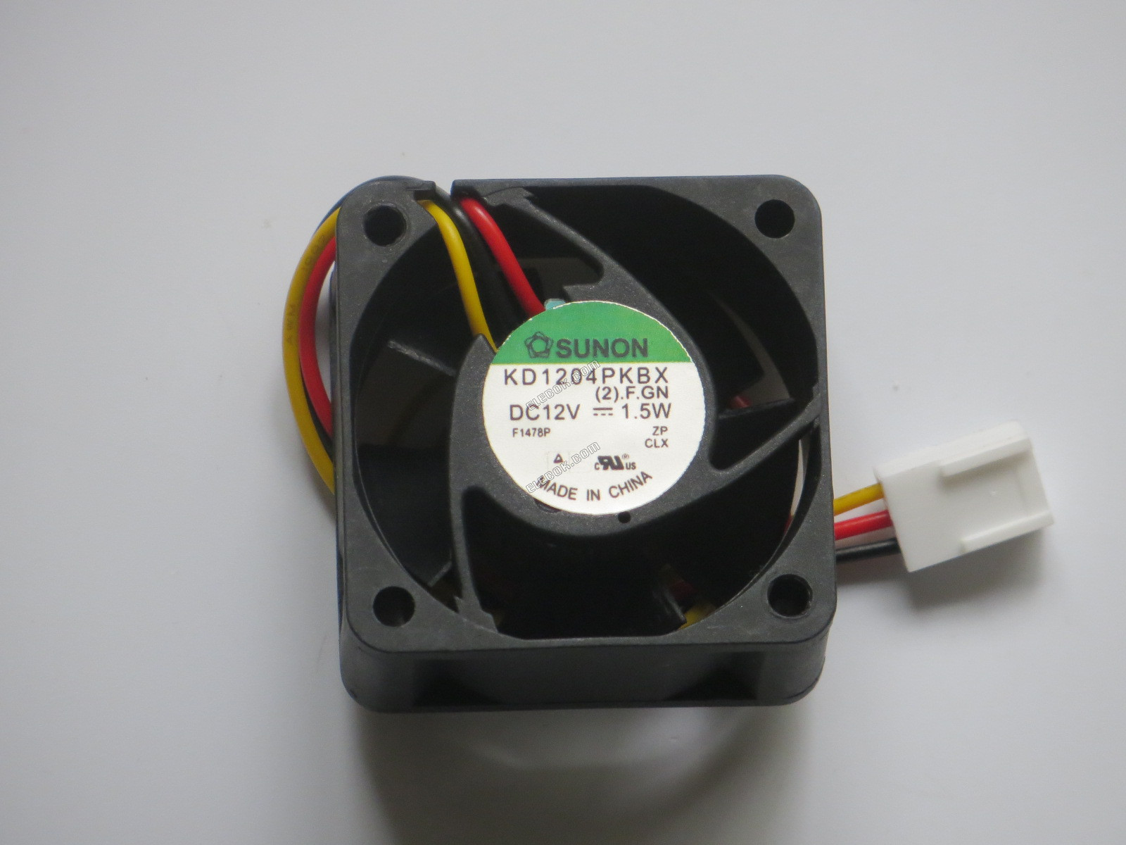 SUNON KD1204PKBX 2 .F.GN 12V 1.5W 3wires Cooling Fan 