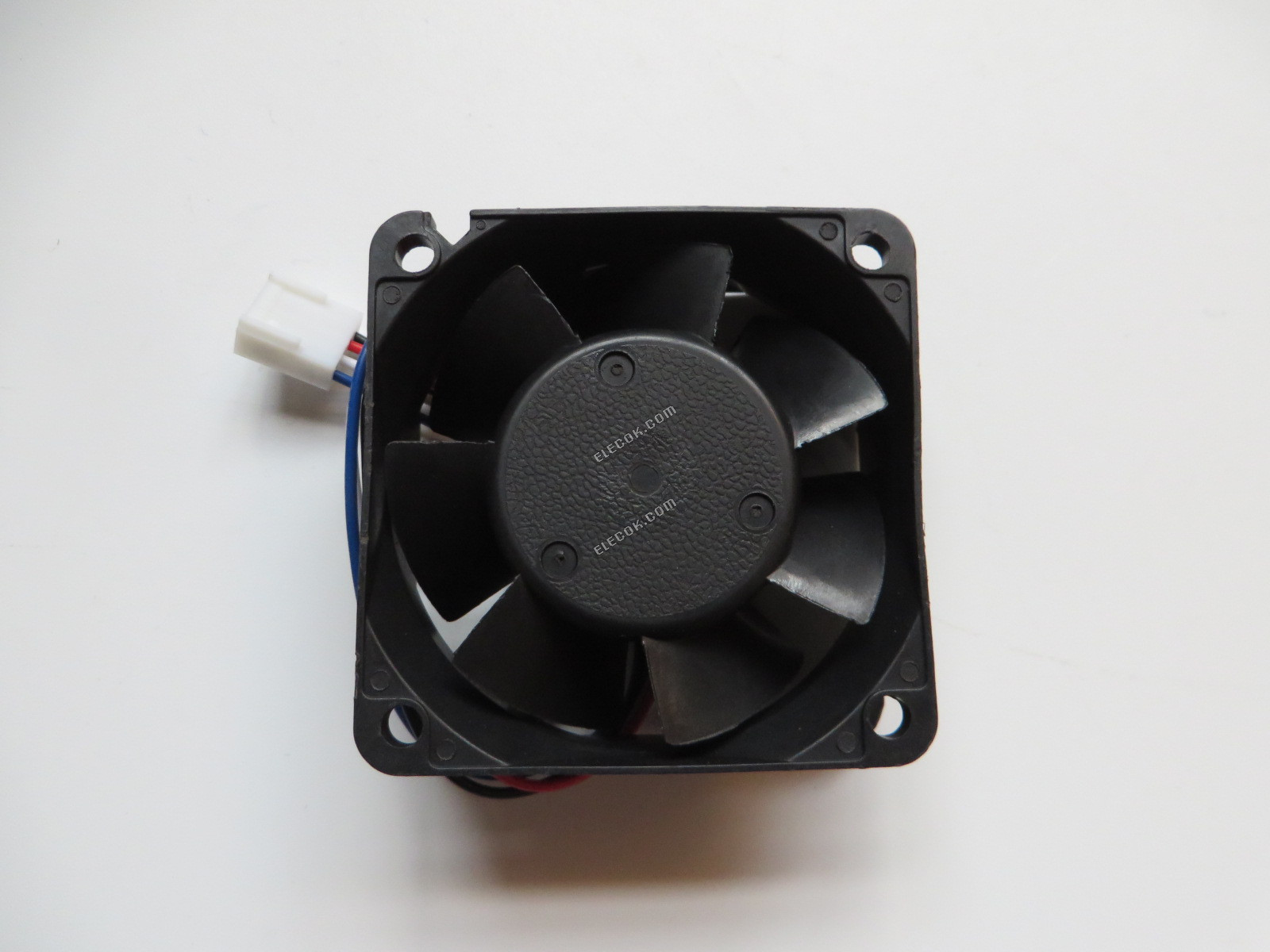 NMB 2410ML-04W-B66-E02 12V 0,4A 4 kablar kylfläkt 