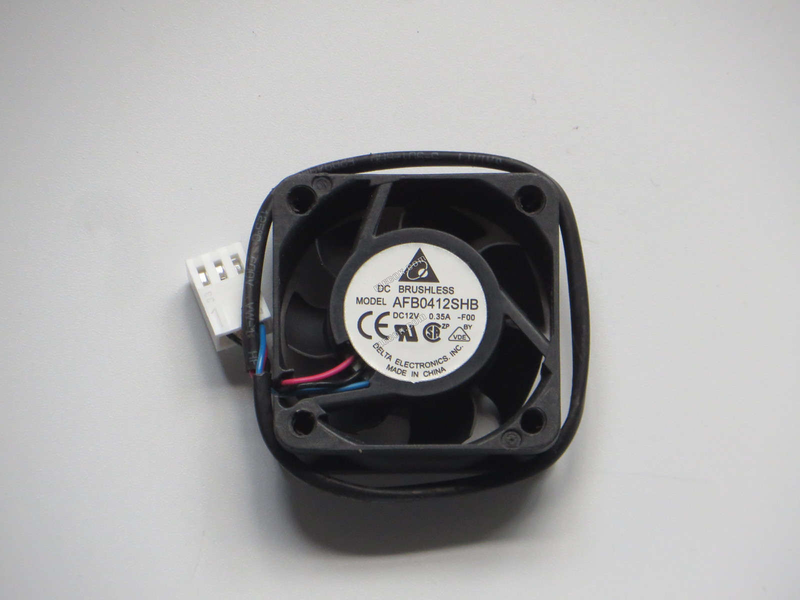 DELTA AFB0412SHB-F00 12V 0.35A 3W 3wires Cooling Fan 