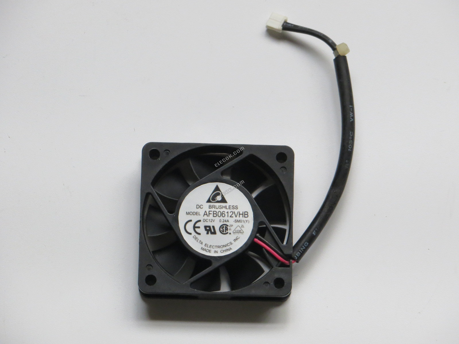 DELTA AFB0612VHB-SM01 Y 12V 0,24A 2 draden Koelventilator 