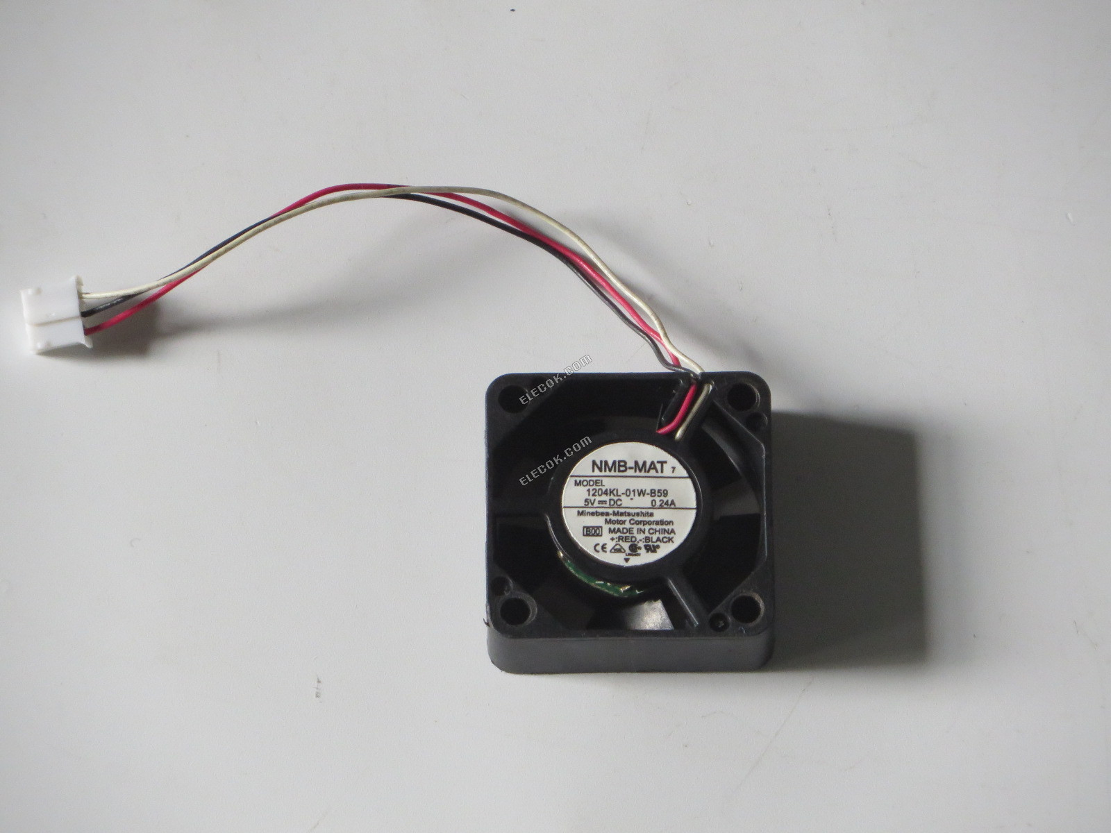 NMB 1204KL-01W-B59-B00 5V 0,24A 3fios Ventoinha 