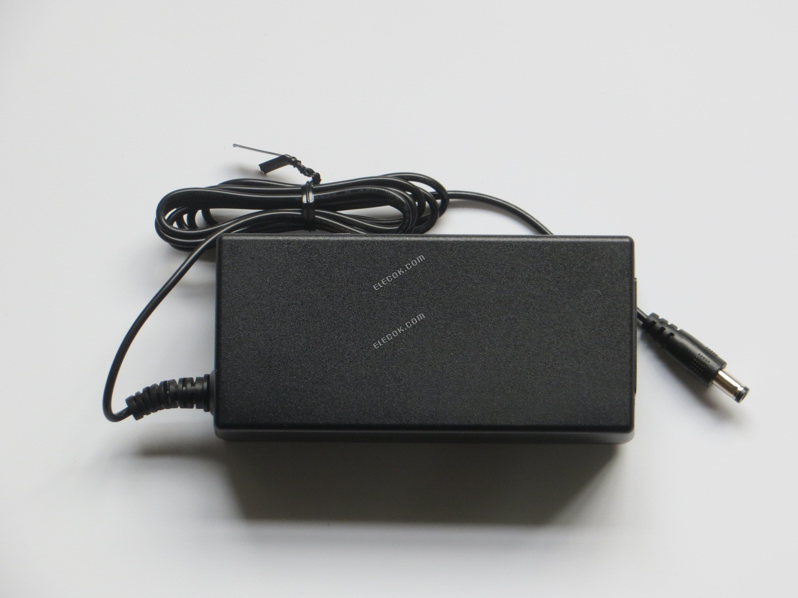 Honoto ADS-65DIB-48-1 48065E 48V 1,36A 65,28W 65W CA Adapter Para POE Fuente De Alimentación Charger, interfaz es 5,5 * 1,7 MM. 