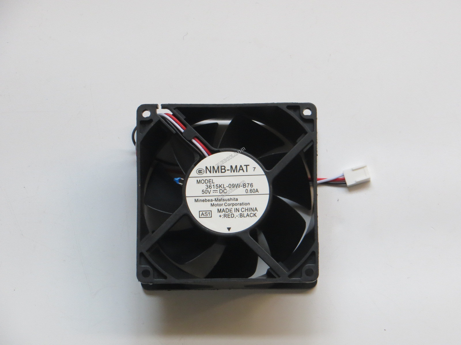 NMB 3615KL-09W-B76 50V 0,6A 3 kablar kylfläkt 
