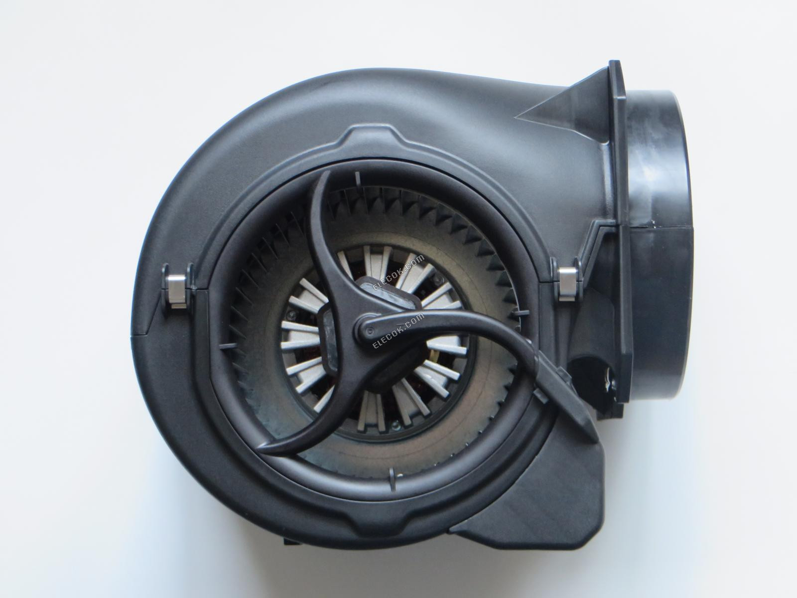 ebmpapst D2E146-HT67-01 230V 1.55A/1.75A Fan 