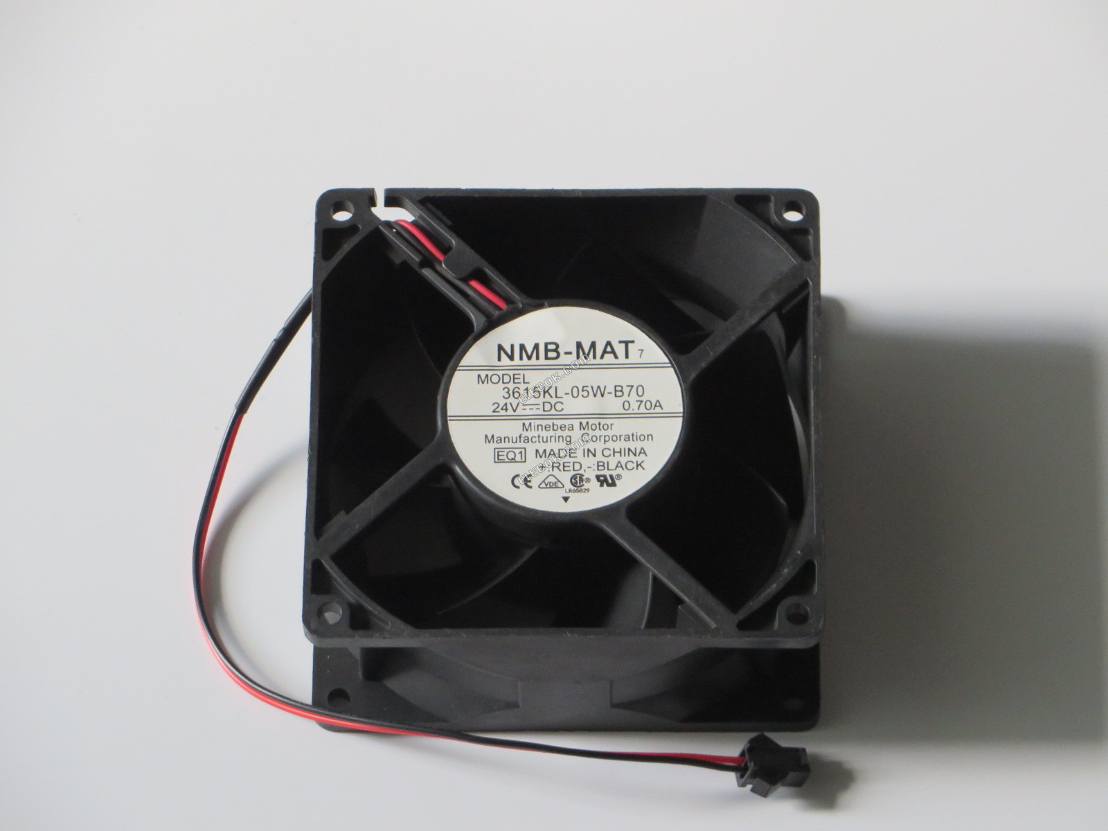 NMB 3615KL-05W-B70 24V 0,7A 2 draden Koelventilator, Gerenoveerd 