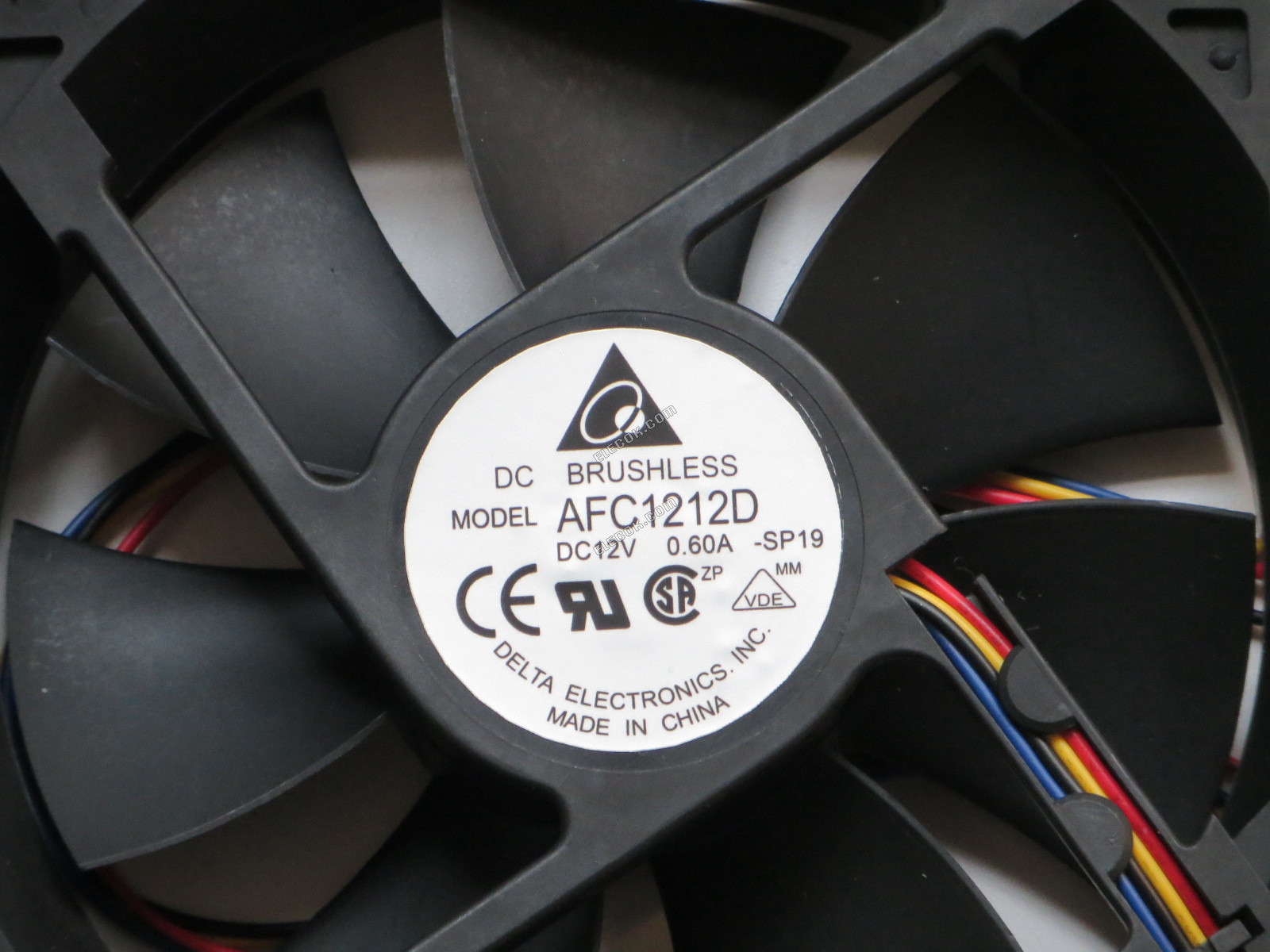 Delta AFC1212D-SP19 12V DC 0.60A 4Wires Cooling Fan 120x120x25mm with Speed Sensor (Tach) and PWM speed control