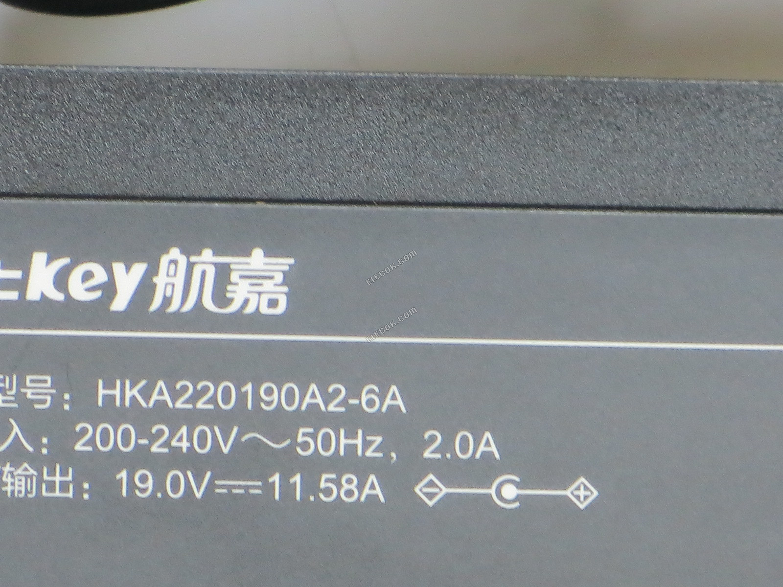 Entrada 200-240V Huntkey HKA220190A2-6B 19V 11,58A 220W Adapter Para Fonte De Alimentação Charger, conector tamanho é 7.5*5.0MM com a pino in the center 