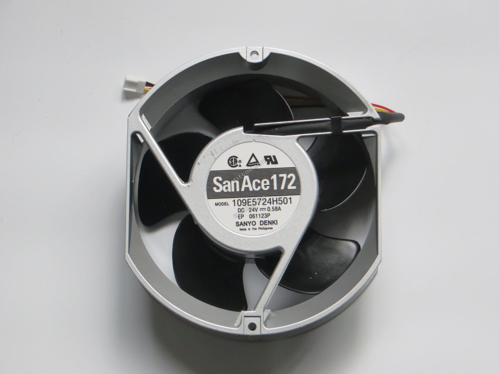Sanyo 109E5724H501 24V 0.58A 3線冷却ファン