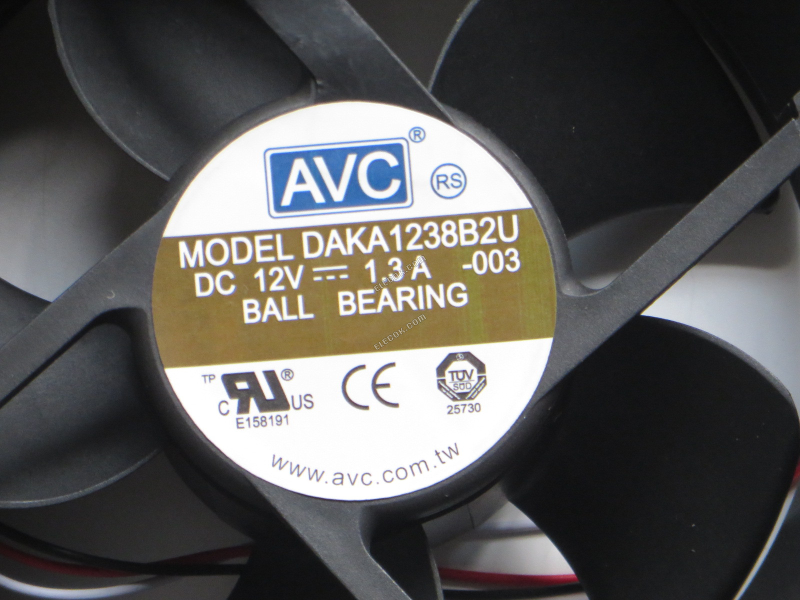 AVC DAKA1238B2U Server - Square Fan 003, sq120x120x38, 3-wire, 12V 1.3A 