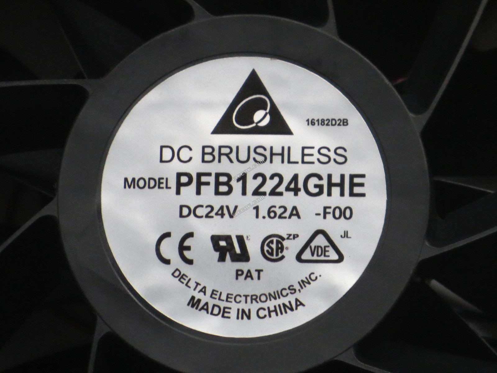 DELTA PFB1224GHE-F00 24V 1.62A 3線冷却ファン