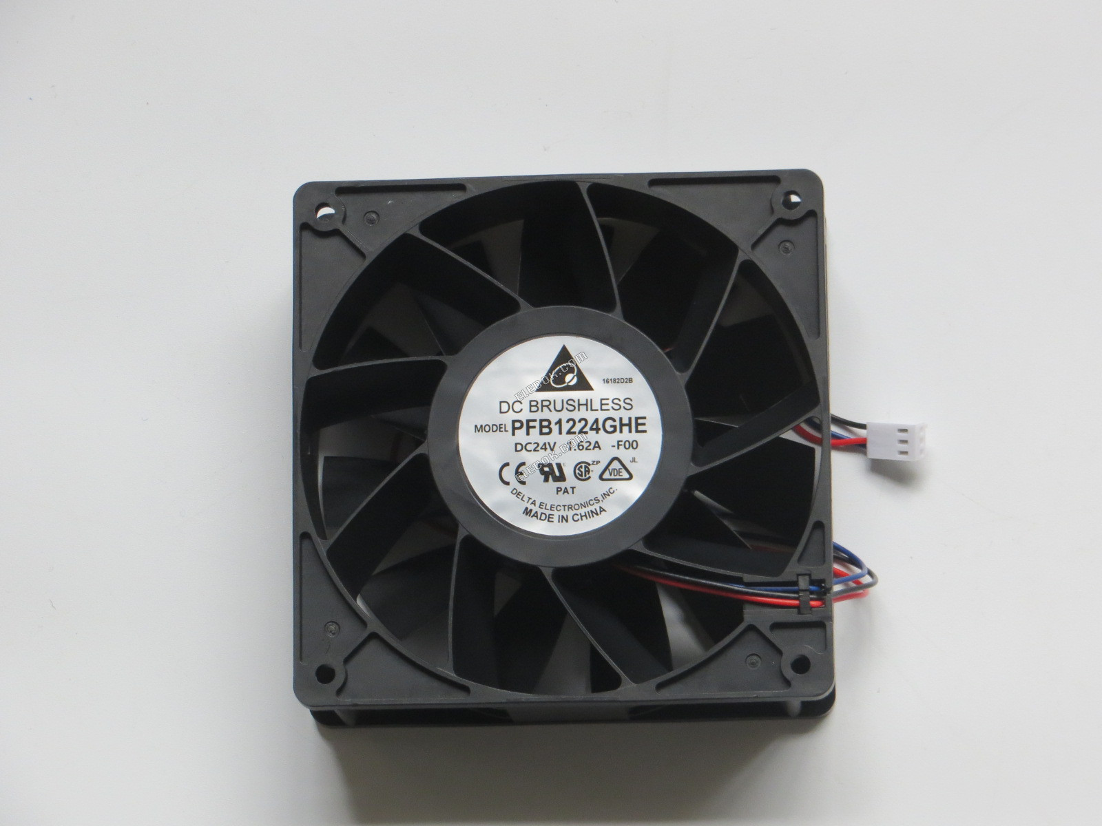 DELTA PFB1224GHE-F00 24V 1.62A 3線冷却ファン