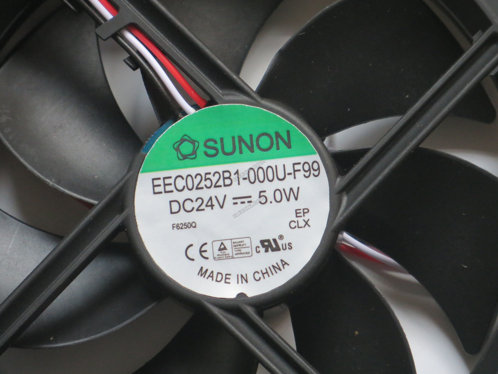 Sunon EEC0252B1-000U-F99 24V 5W 3 cables Ventilador De Refrigeración 
