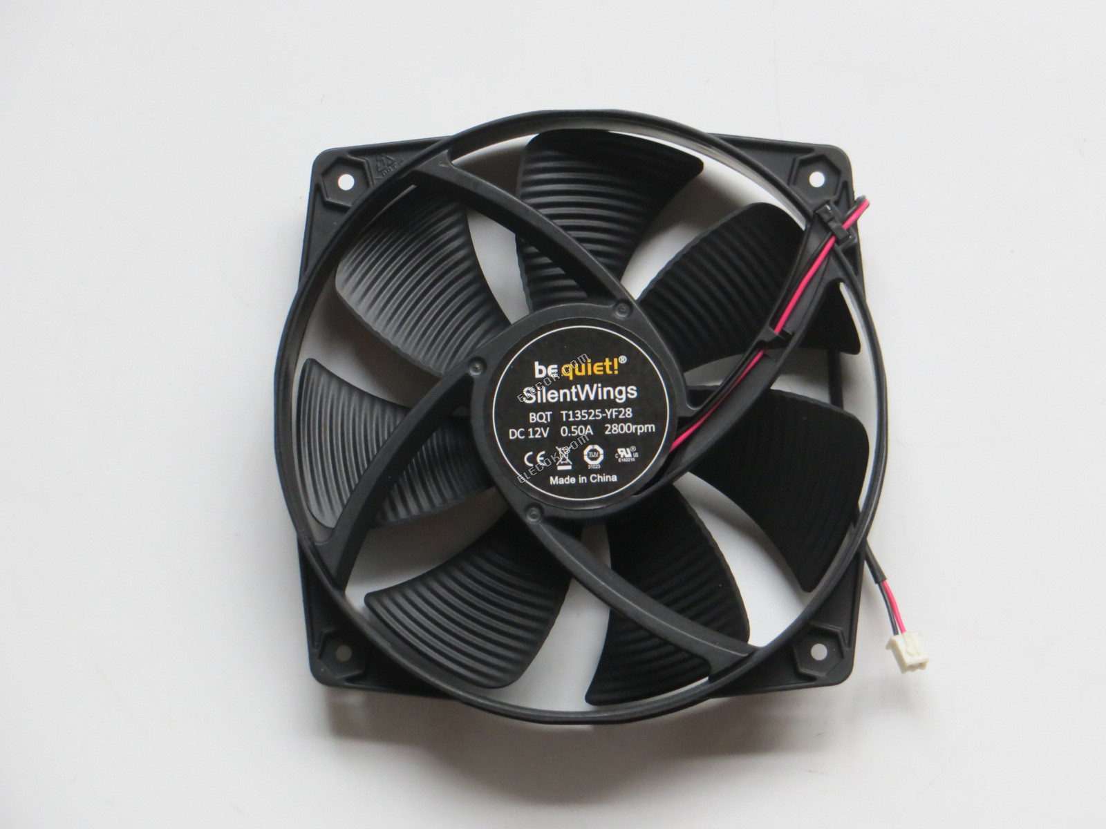 135mm Ventilador Bequiet Ventilador Silentwings BQT T13525-YF28 135mm 135*135*25mm DC 12V 0.50A 2800RPM Axial 2 cables Ventilador De Refrigeración 
