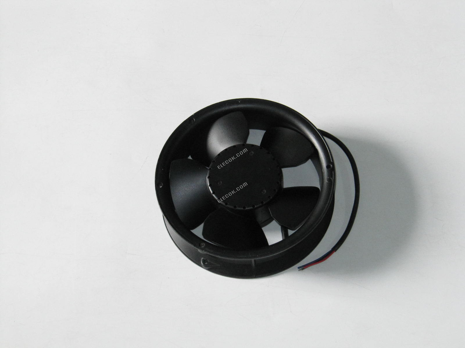 NMB 6820PL-05W-B49 24V 0,8A 3 kablar Kylfläkt 