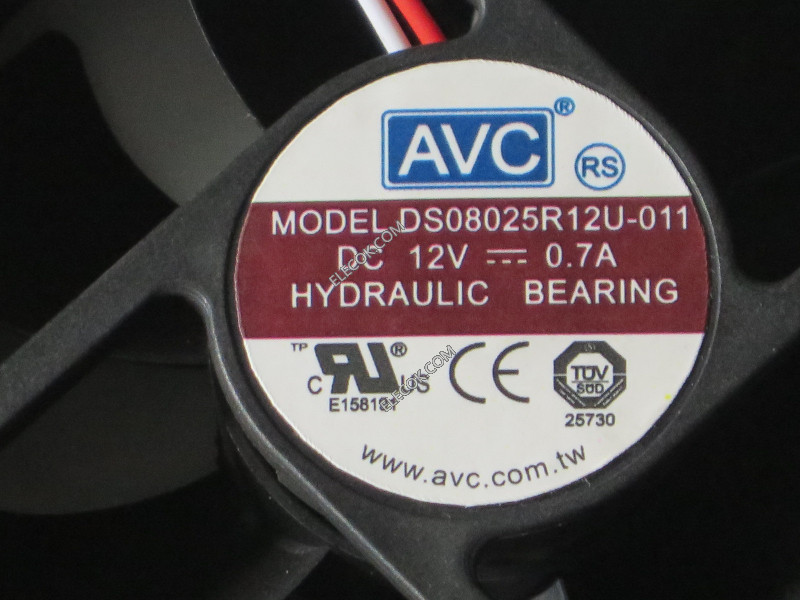 AVC DS08025R12U-011 12V 0.7A 3線冷却ファン