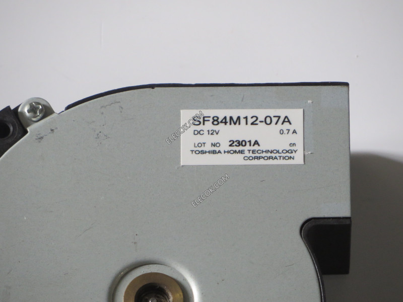 TOSHIBA SF84M12-07A 12V 0,7A 3 fili Ventilatore 