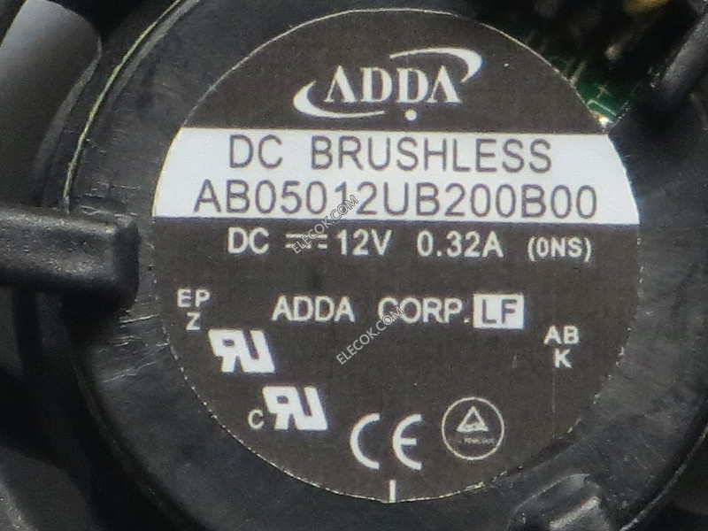 ADDA AB05012UB200B00 12V 0,32A 4 kablar Kylfläkt 