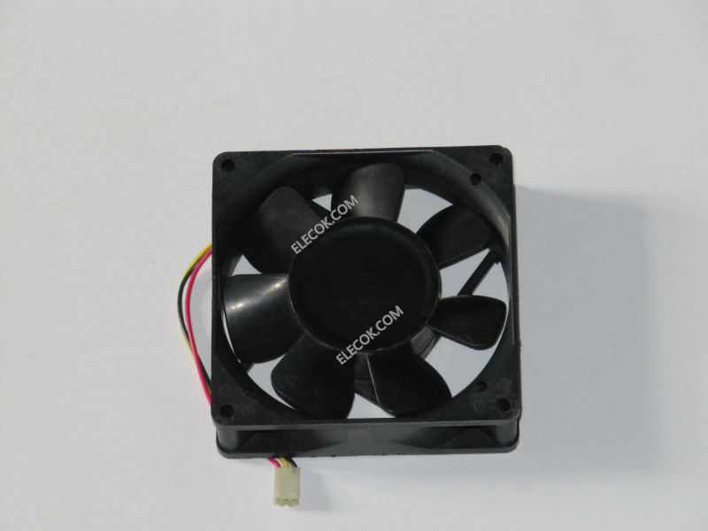 NMB 3610NL-05W-B39 24V 0,13A 3wires cooling fan 